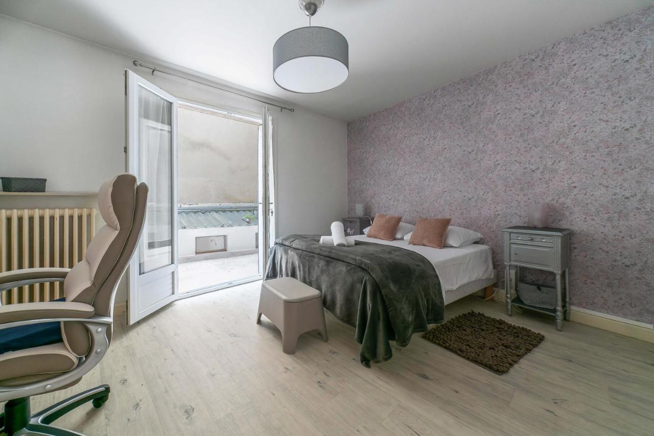 Le Dejoux - Appartement Avec Terrasse En Centre Ville Виши Екстериор снимка
