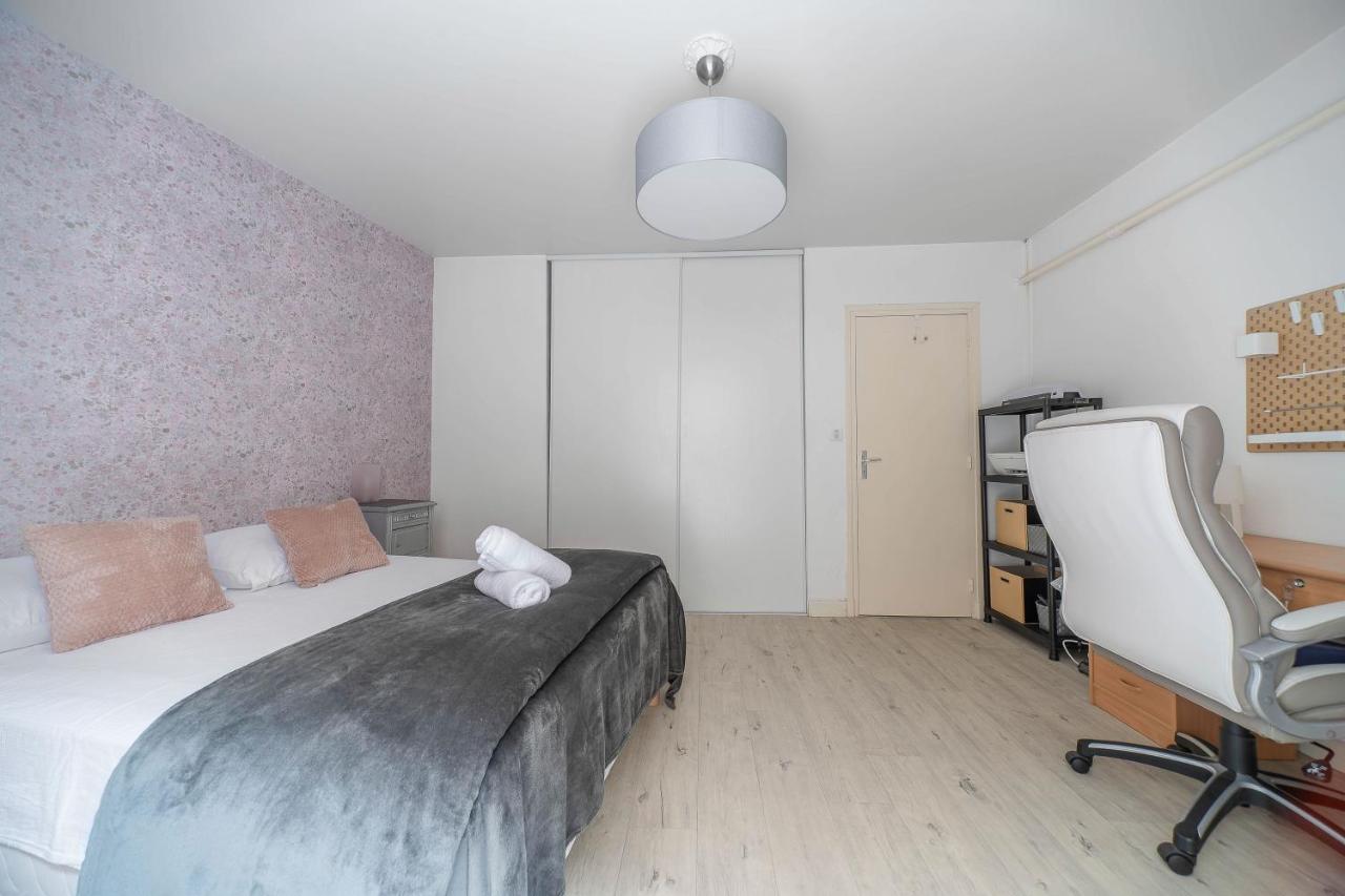 Le Dejoux - Appartement Avec Terrasse En Centre Ville Виши Екстериор снимка